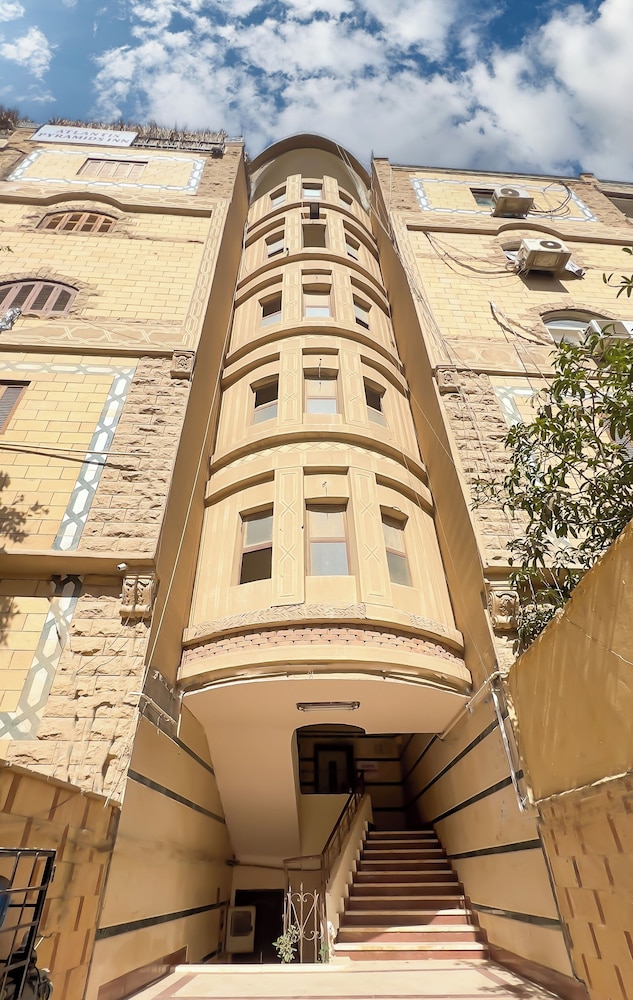 Atlantis pyramids Inn new