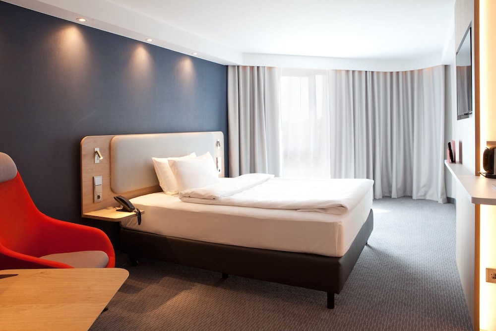 

Bari - Norimberga - Holiday Inn Express Fürth, an IHG Hotel