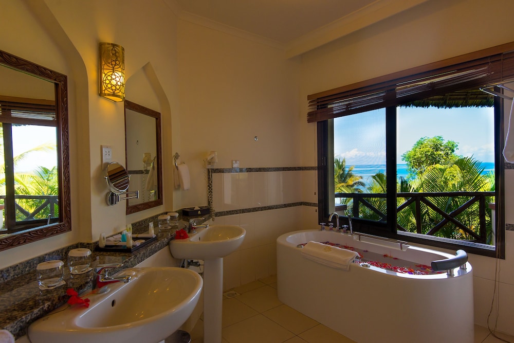 

Catania - Mangapwani - Sea Cliff Resort & Spa