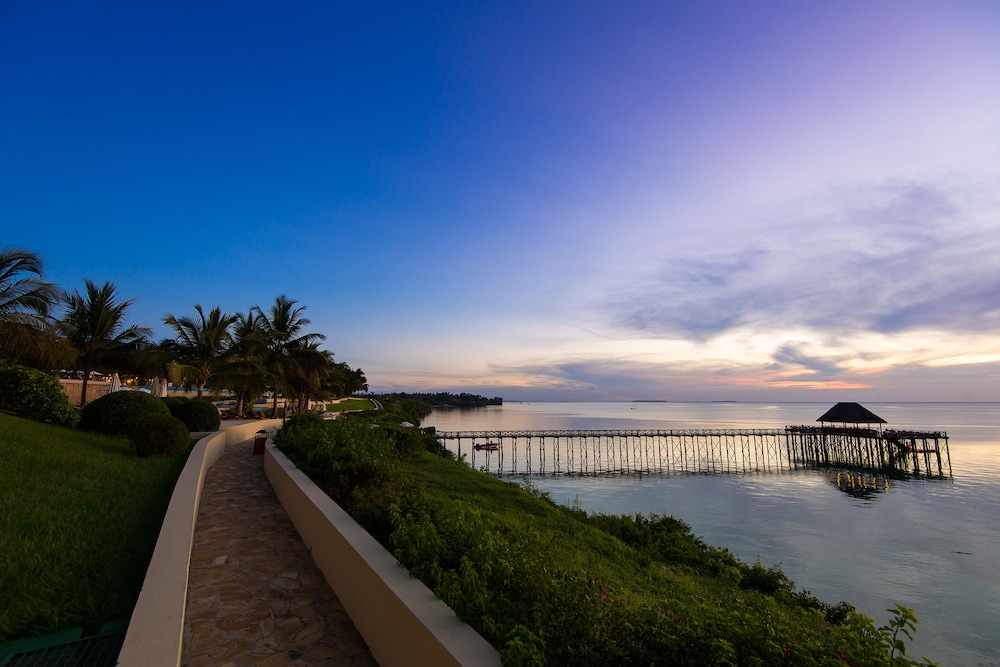 

Catania - Mangapwani - Sea Cliff Resort & Spa