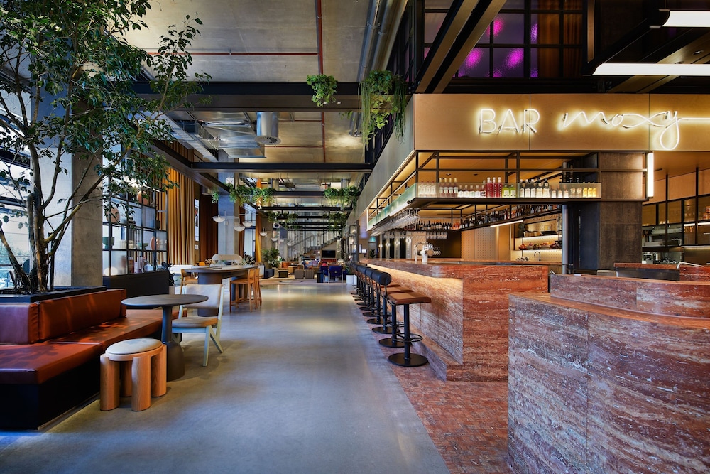 

Napoli - Sydney - Moxy Sydney Airport
