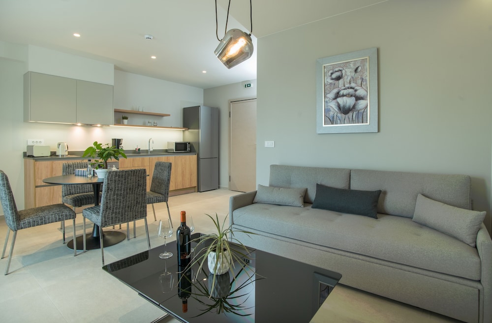 

Torino - Katsíkia - CELINE LUXURY APARTMENTS & SUITES