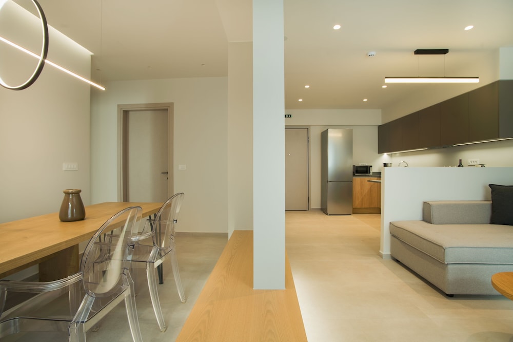 

Roma - Katsíkia - CELINE LUXURY APARTMENTS & SUITES