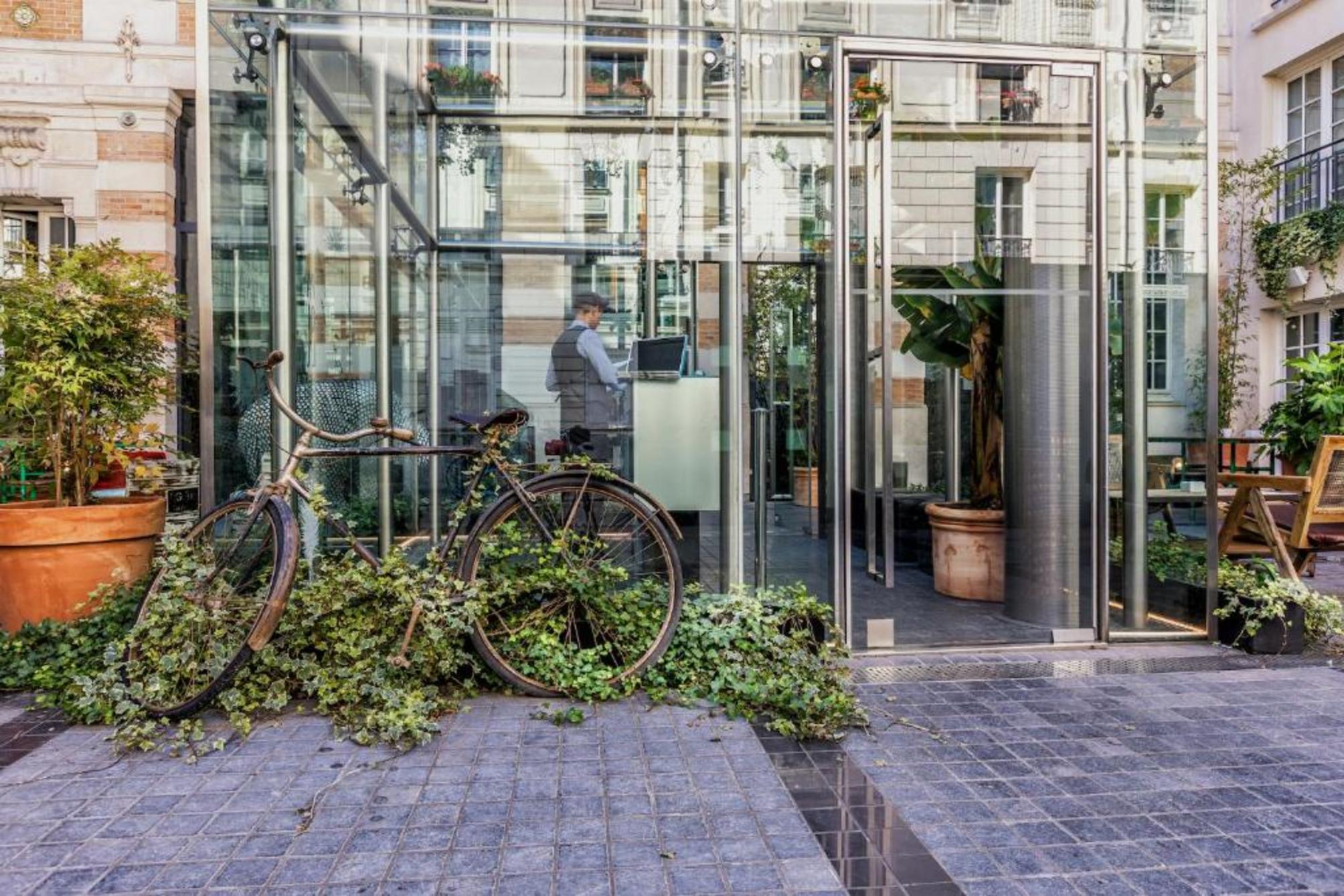 

Reggio Calabria - Parigi - Kube Hotel Paris