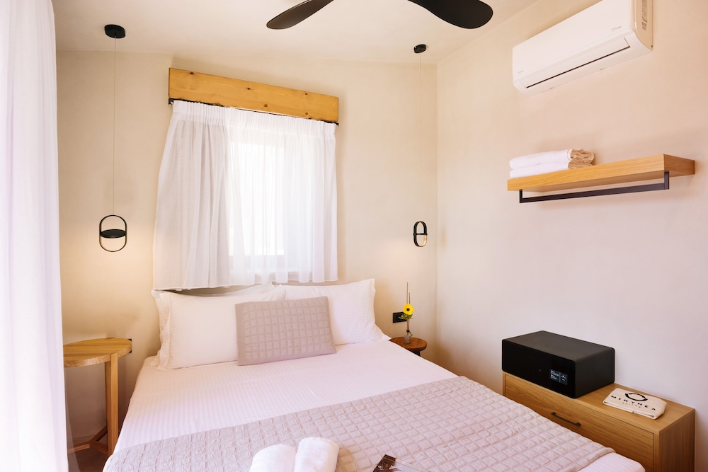 

Milano - Agios Vasileios - Mirthea Suites