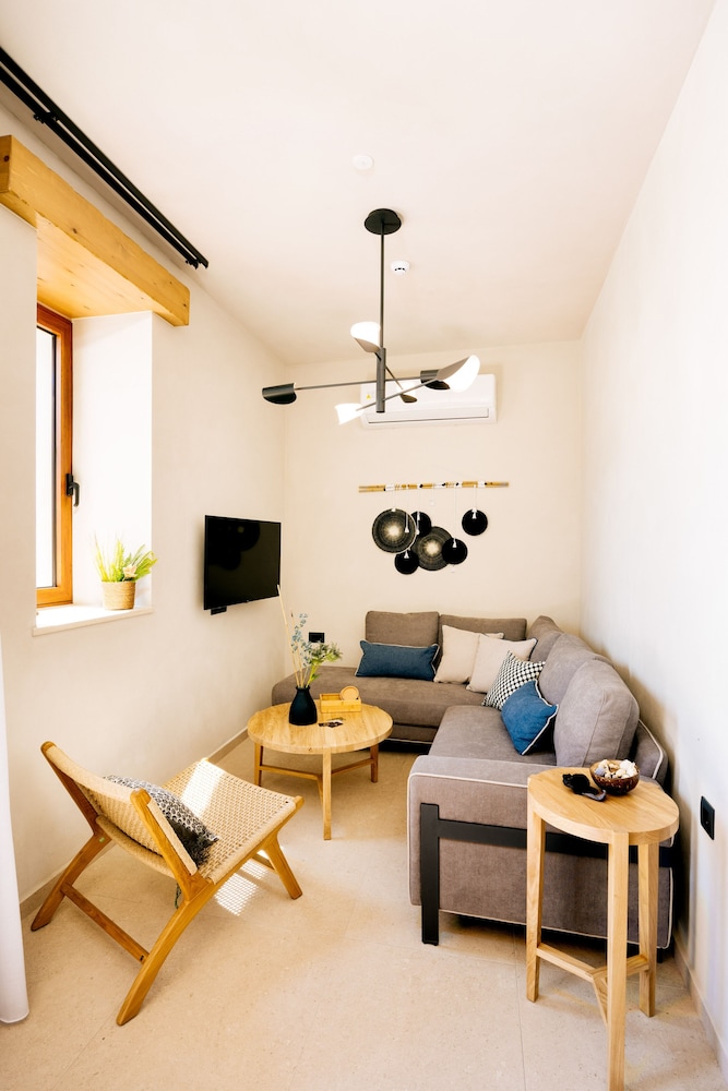 

Roma - Agios Vasileios - Mirthea Suites