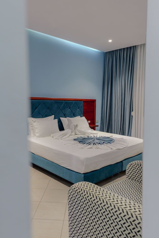 

Napoli - Costa albanese - Divo Palace Hotel