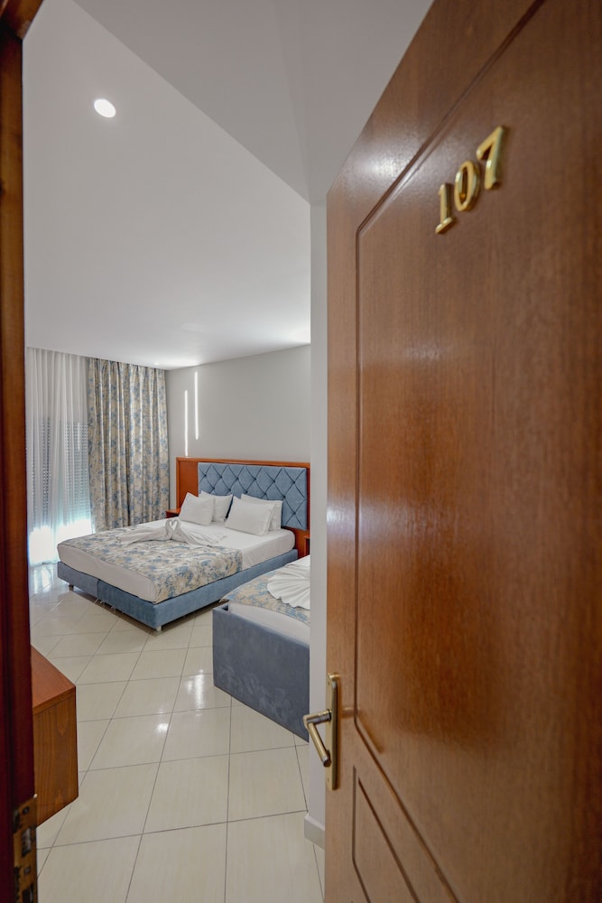 

Milano - Ksamil - Divo Palace Hotel