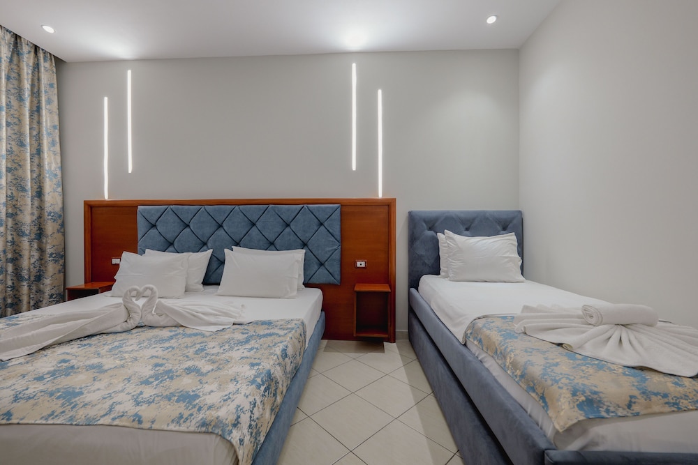 

Bari - Ksamil - Divo Palace Hotel