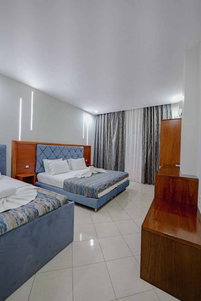 

Genova - Ksamil - Hotel Divo Palace