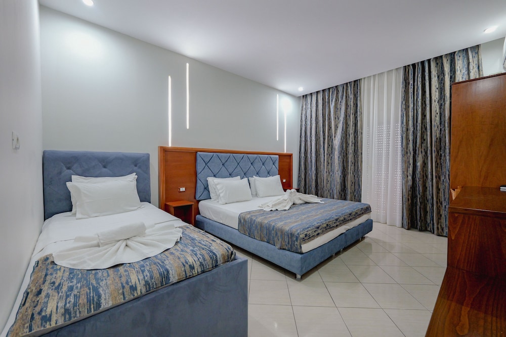 

Venezia - Ksamil - Divo Palace Hotel