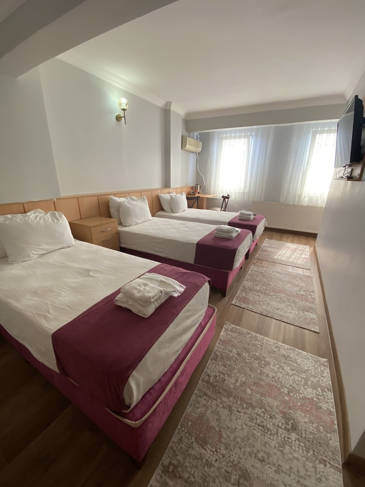 

Bologna - Istanbul - HOTEL ÖZSEFA