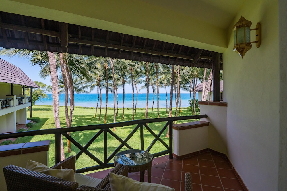 

Bologna - Mangapwani - Sea Cliff Resort & Spa