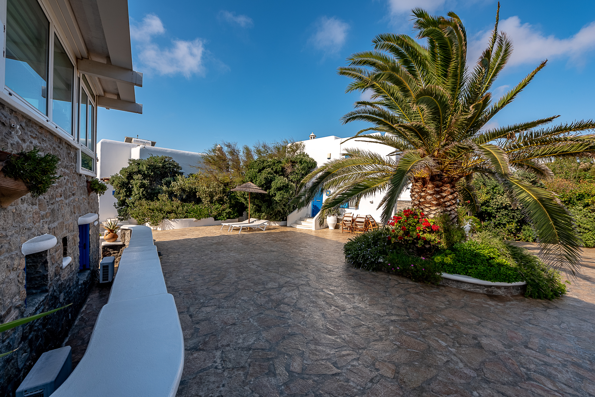 

Milano - Agios Sostis Mykonos - Mykonian Iros