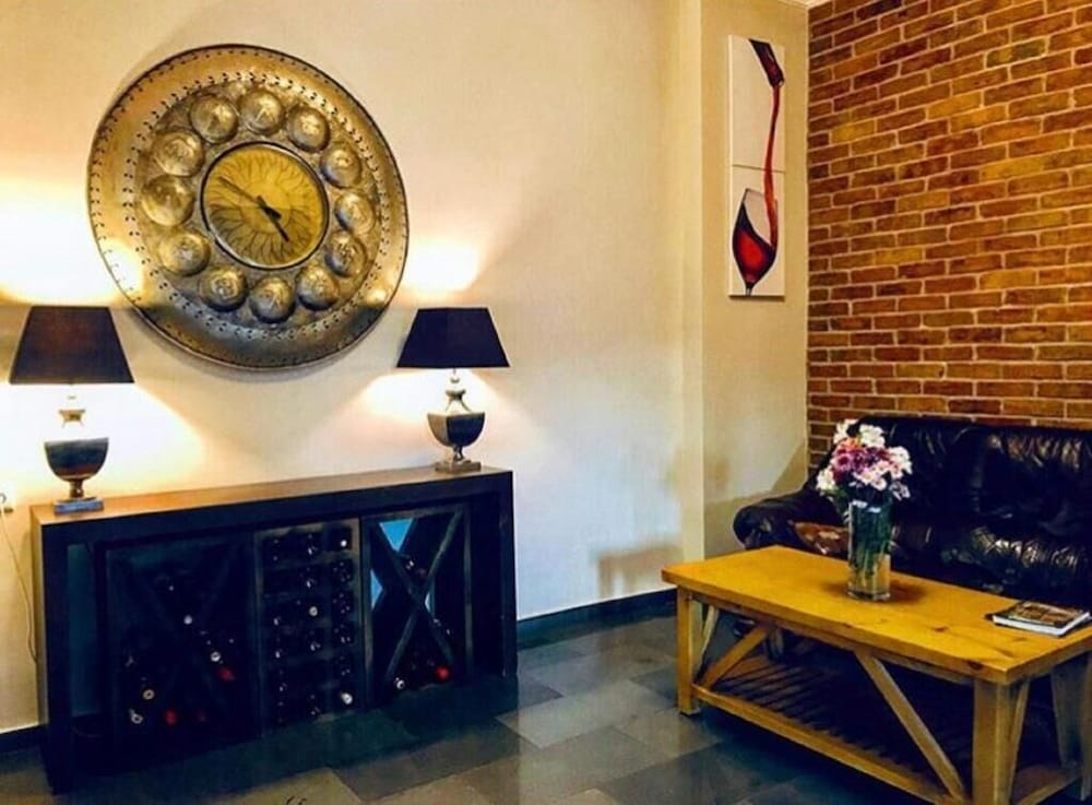 

Milano - Tbilisi - Eleon Boutique Hotel