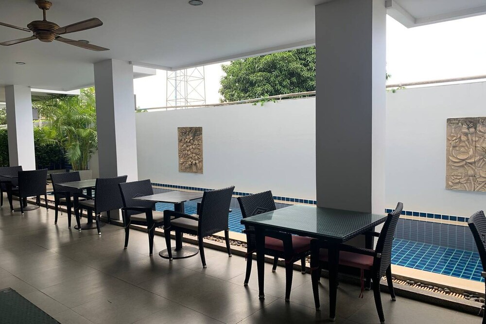 

Roma - Rawai - One World One Home Naiharn Hotel