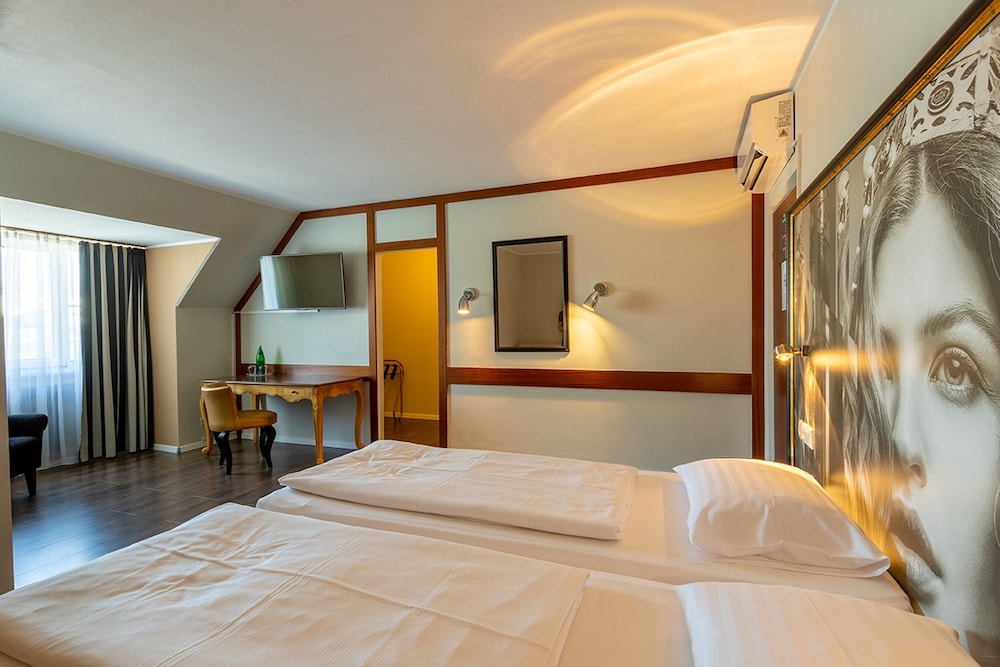 

Napoli - Klosterneuburg - Hotel Calmo