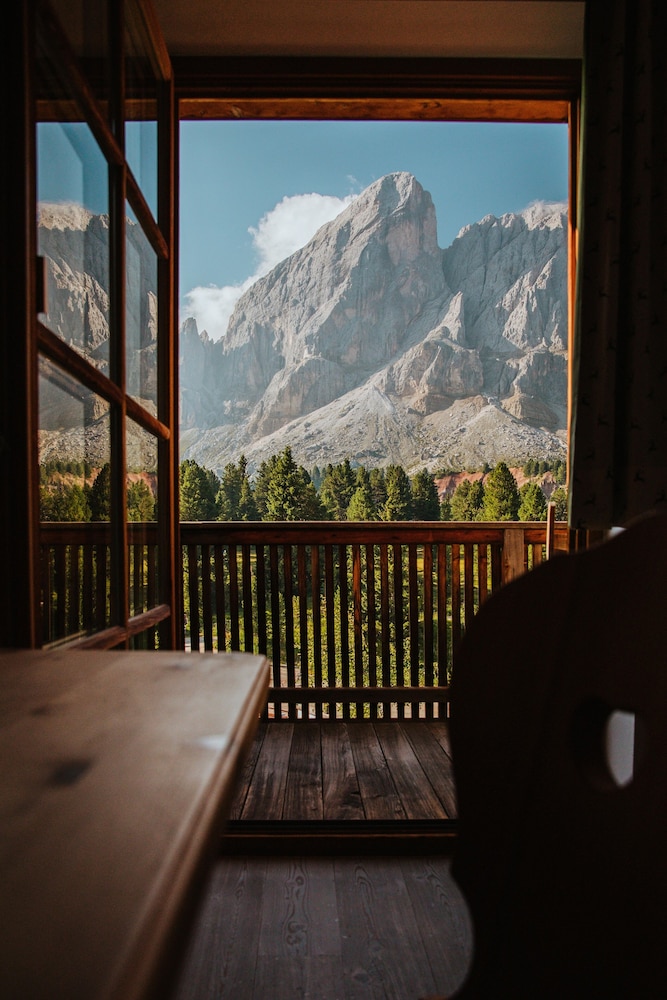 

Milano - Luson - Ütia de Börz Mountain Lodge