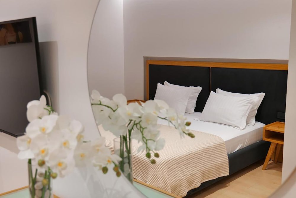 

Napoli - Sarandë - Hotel Nertili