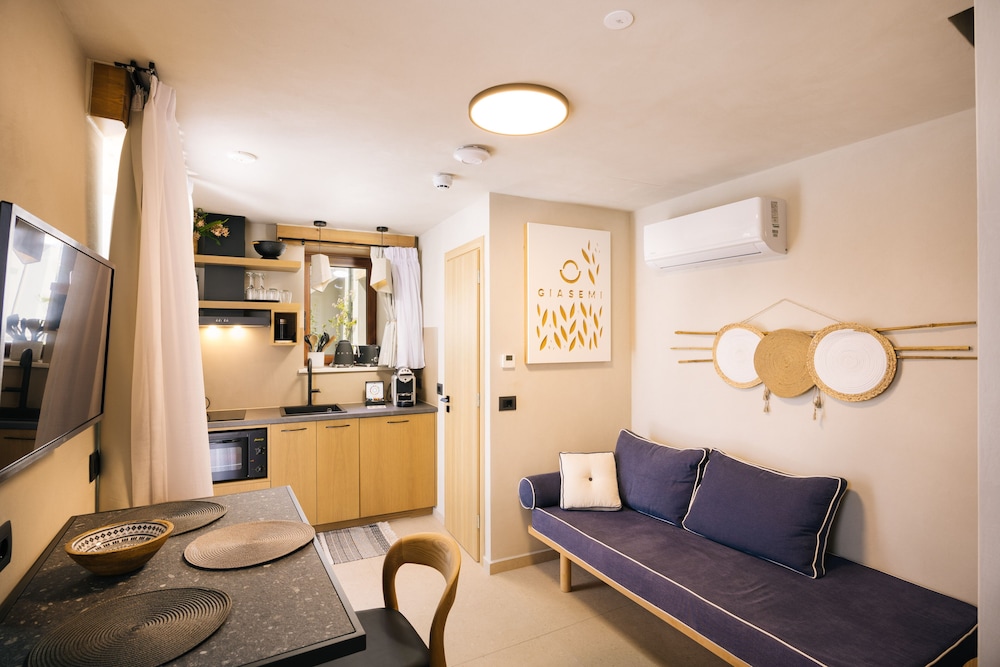 

Verona - Plakias - Mirthea Suites