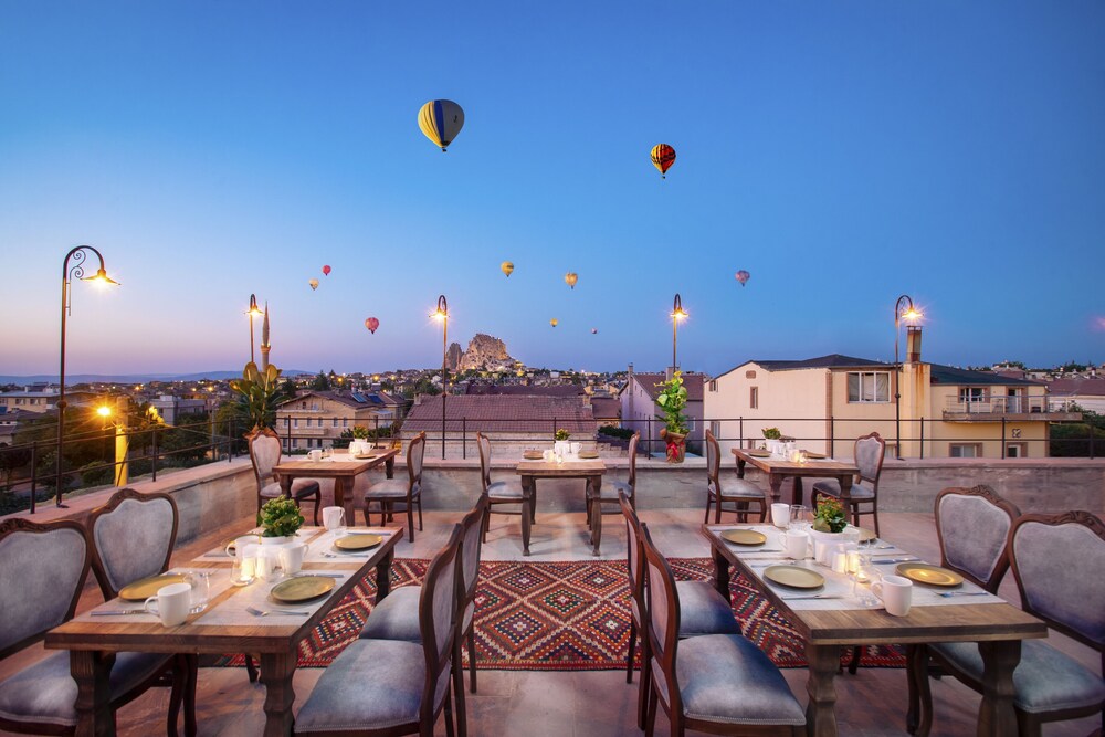 

Bologna - Nevsehir - Cappadocia Pyramid Stone House