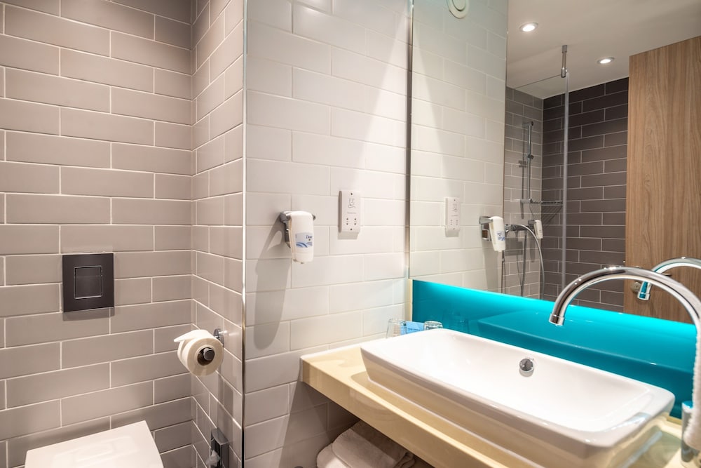 

Milano - Hayes - Holiday Inn Express LONDON HEATHROW T4