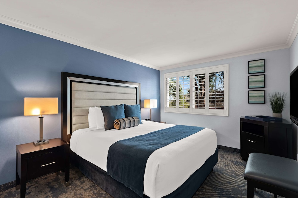 

Milano - Manhattan Beach - Best Western Plus Manhattan Beach Hotel