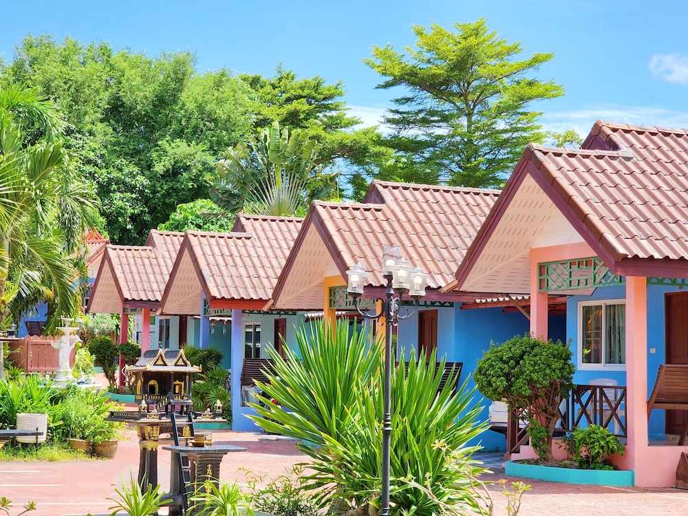 

Roma - Phuket Town - Phaithong Sotel Resort