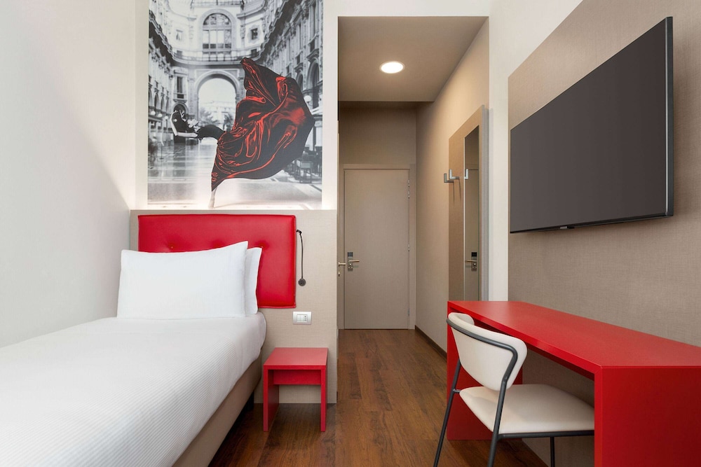 

Bari - Pero - Amedia Milan, Trademark Collection by Wyndham