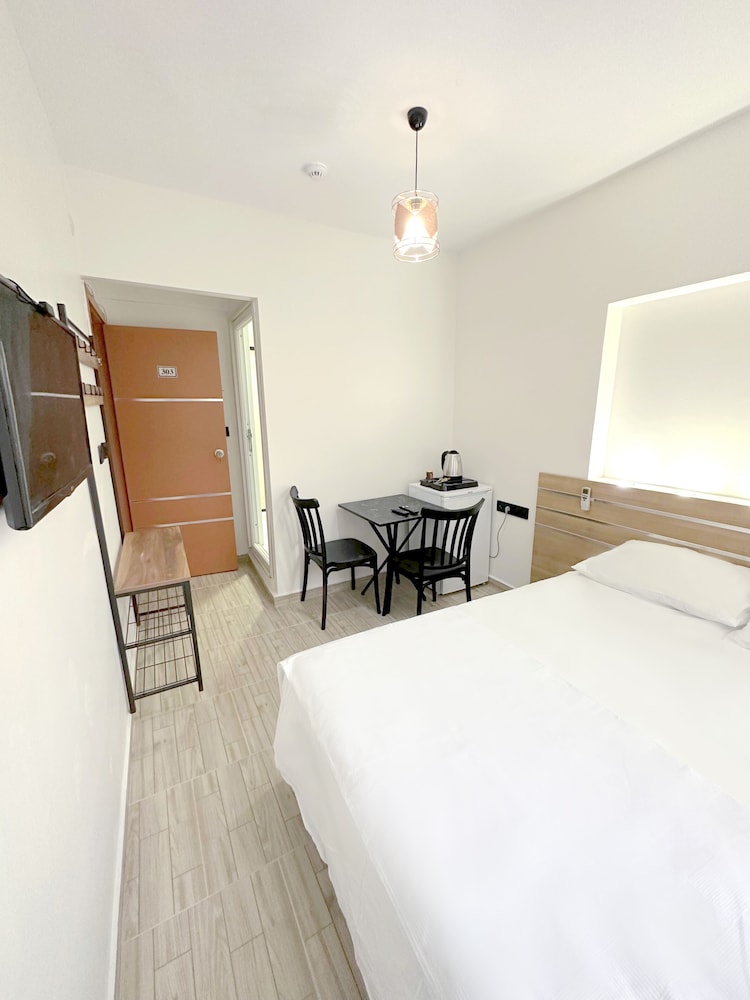 

Cagliari - Istanbul - Menesa Hotel