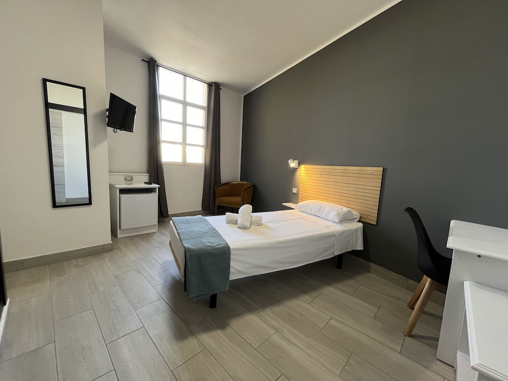 

Torino - Los Cristianos - Hotel Pensión Cassandra