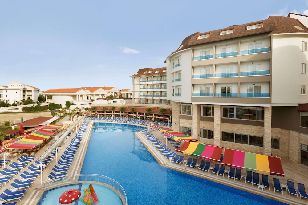 

Napoli - Side - Ramada Resort Side