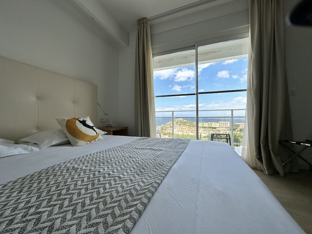 

Milano - Calvi - Hotel Revellata & Spa