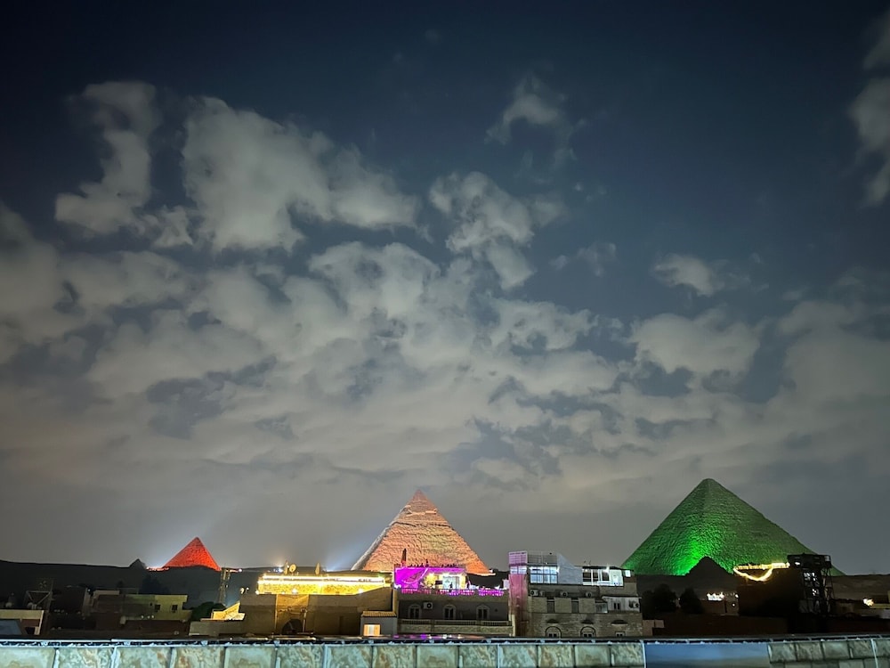 

Bologna - Il Cairo - Falcon Pyramids INN