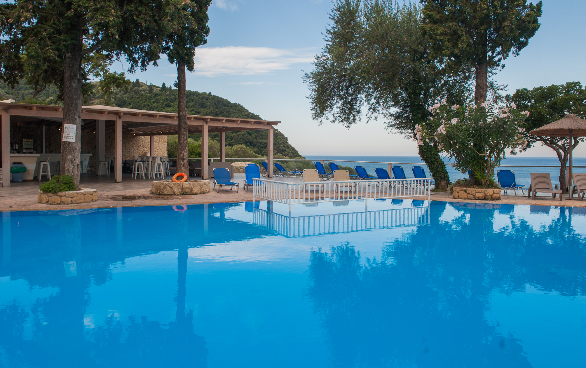 

Bari - Paleokastritsa - Aqua Blue Hotel