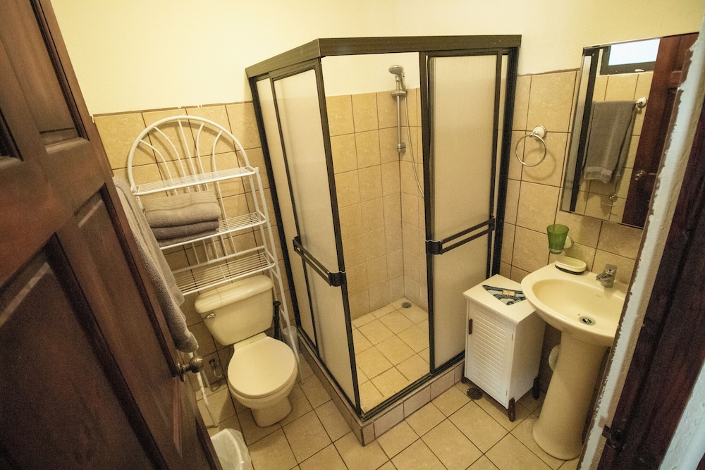 

Milano - Papagayo - Anona Guesthouse