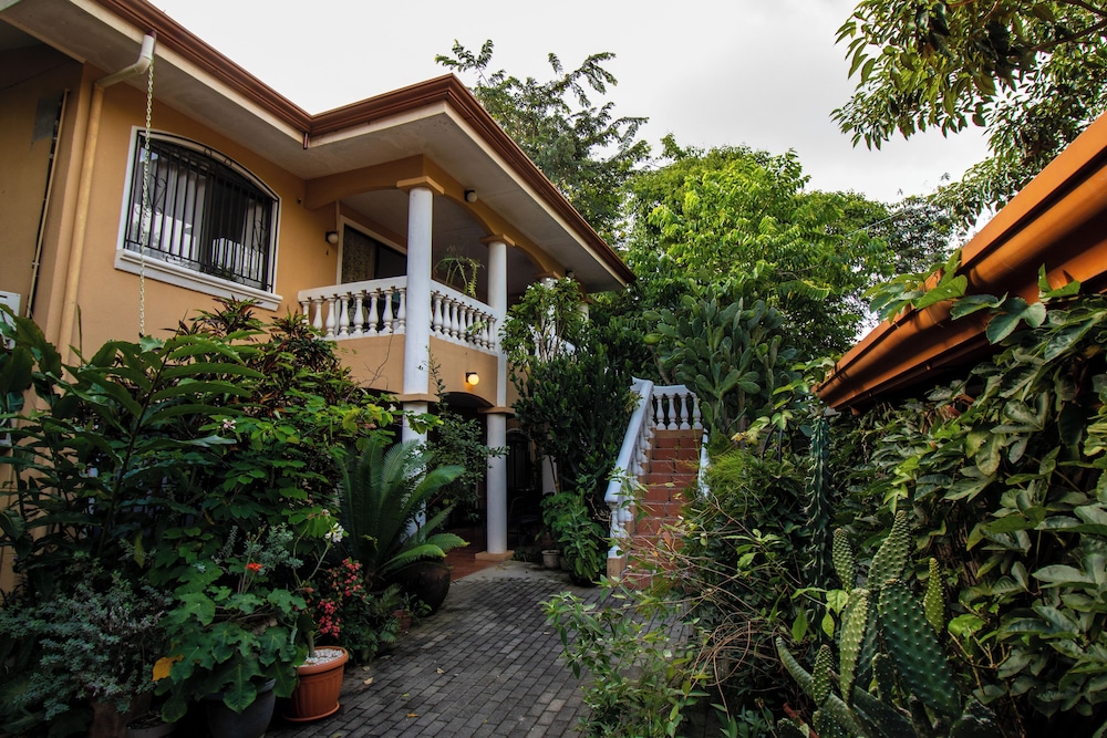 

Bologna - Playa Hermosa - Anona Guesthouse