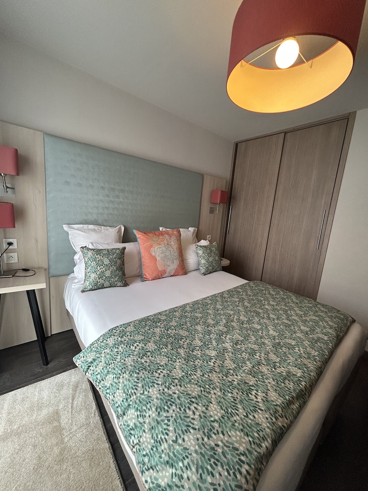 

Milano - Versailles - Residhome Paris-Guyancourt
