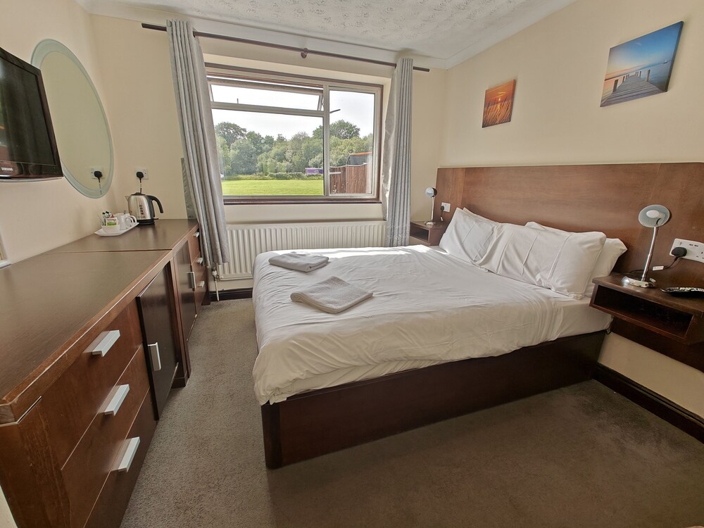 

Venezia - Horley - Little Foxes Hotel & Gatwick Airport Parking