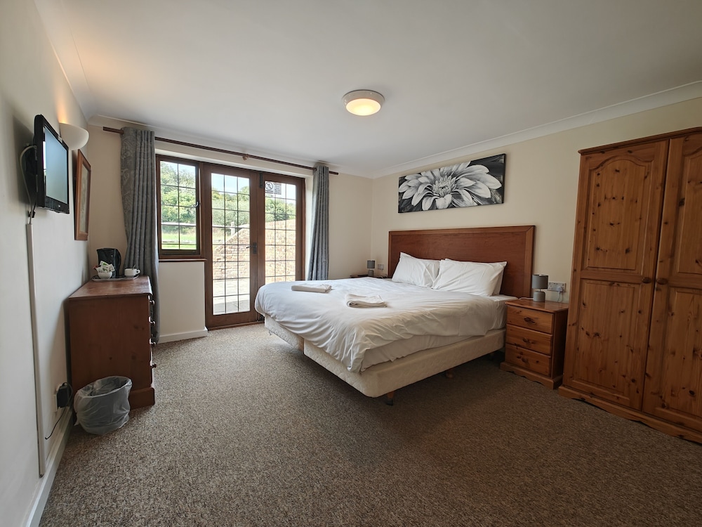 

Venezia - Crawley - Little Foxes Hotel & Gatwick Airport Parking