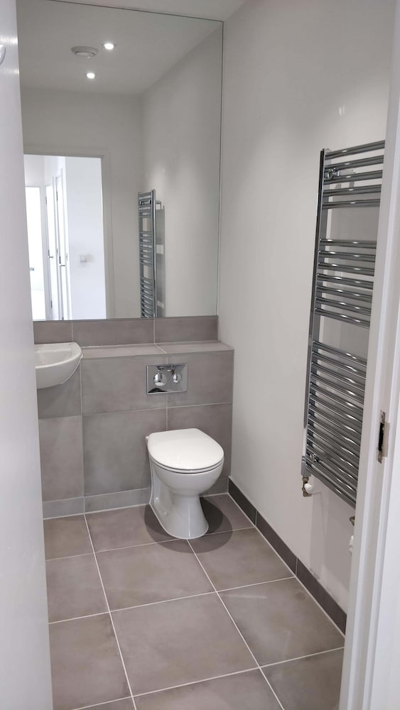 

Napoli - Crawley - Little Foxes Hotel & Gatwick Airport Parking
