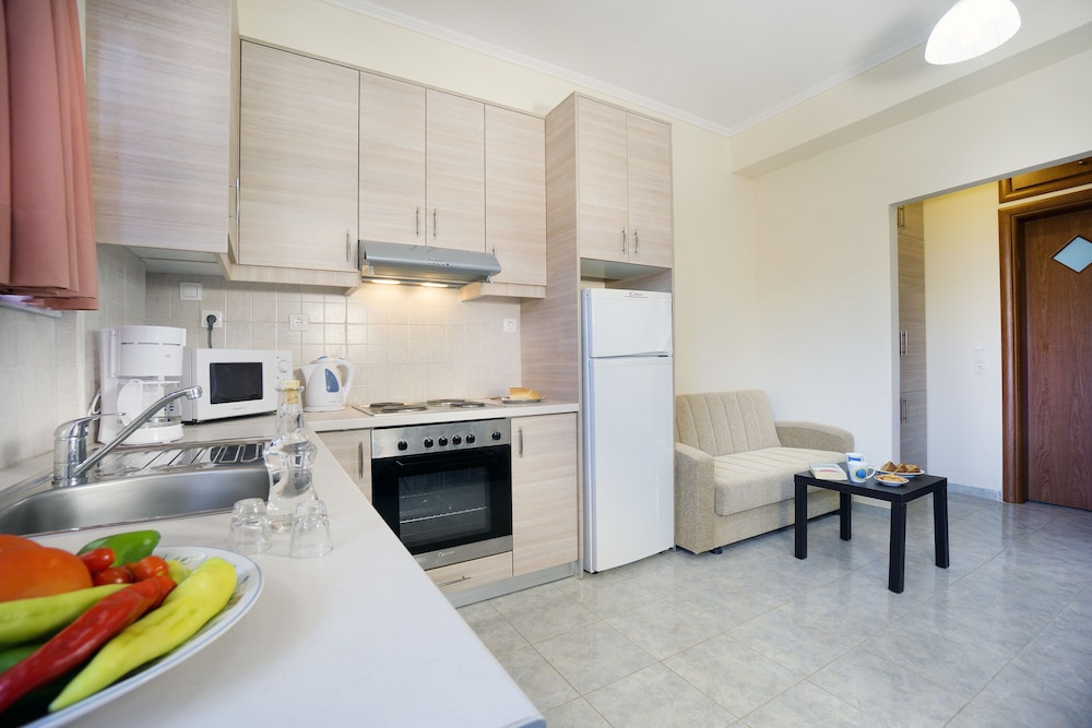 

Roma - Kalathas - Skamagkas M. Apartments