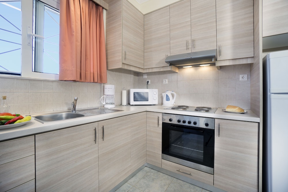

Roma - Kalathas - Skamagkas M. Apartments