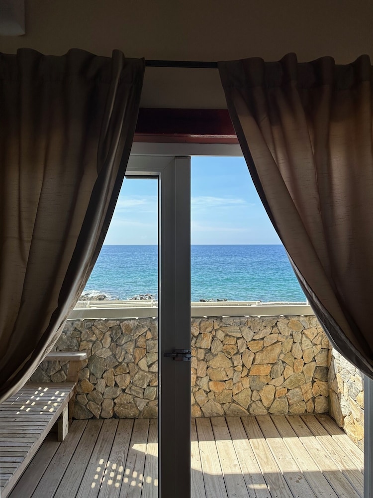 

Milano - Roatán - Lands End
