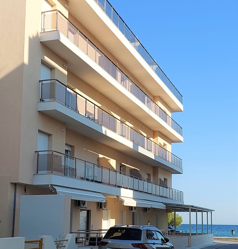 

Milano - Perea - Navarino Luxe Suites