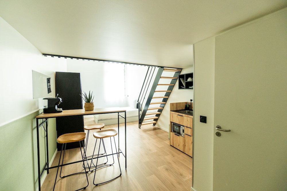 

Milano - Épinay-sur-Orge - ECLA Paris Massy Palaiseau
