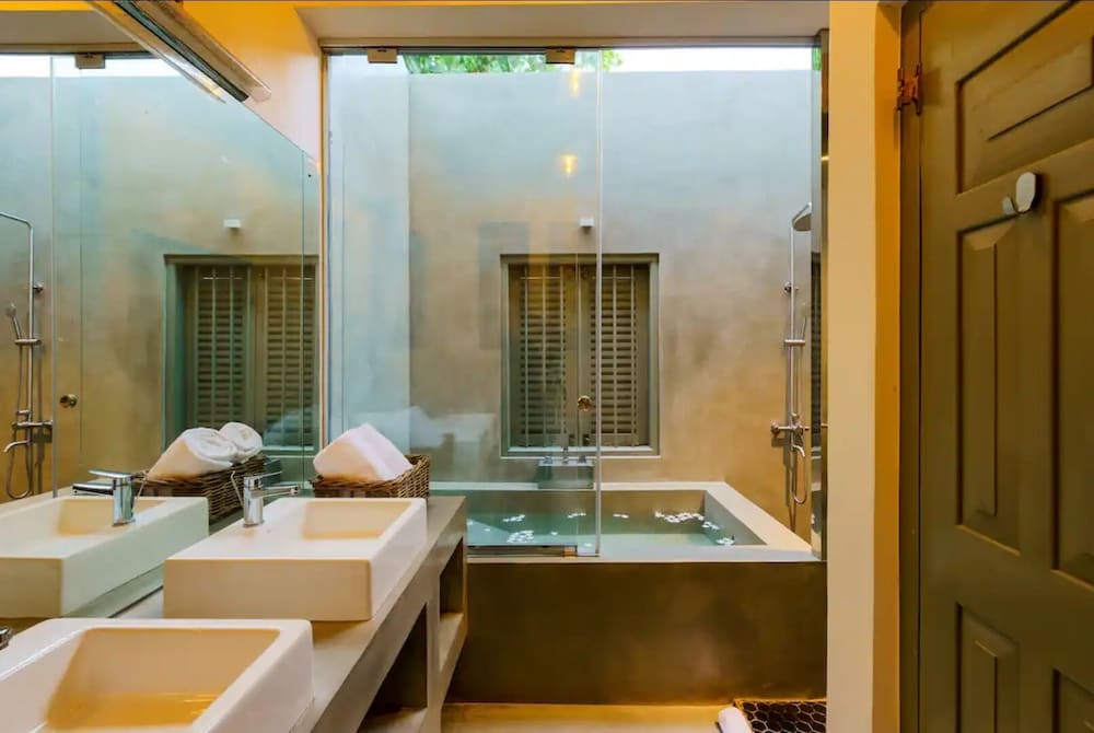 

Milano - Sri Jayewardenepura Kotte - Angam Villas Colombo