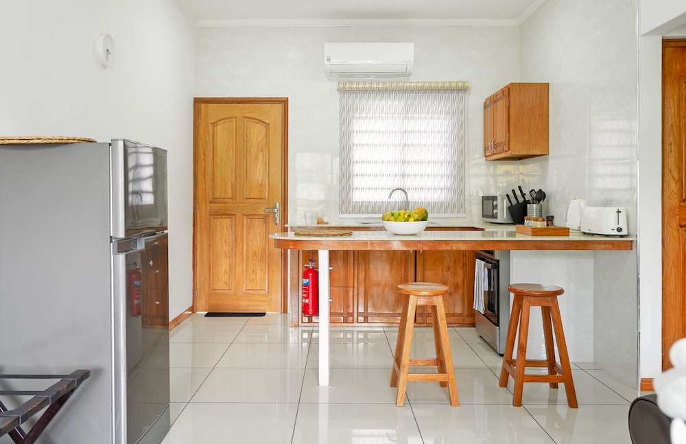 

Milano - Takamaka - Creole Breeze Self Catering Apartments