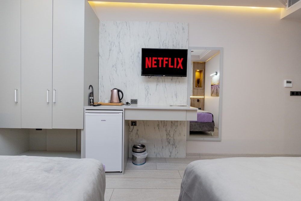 

Lamezia Terme - Istanbul - Lavender Airport Hotel