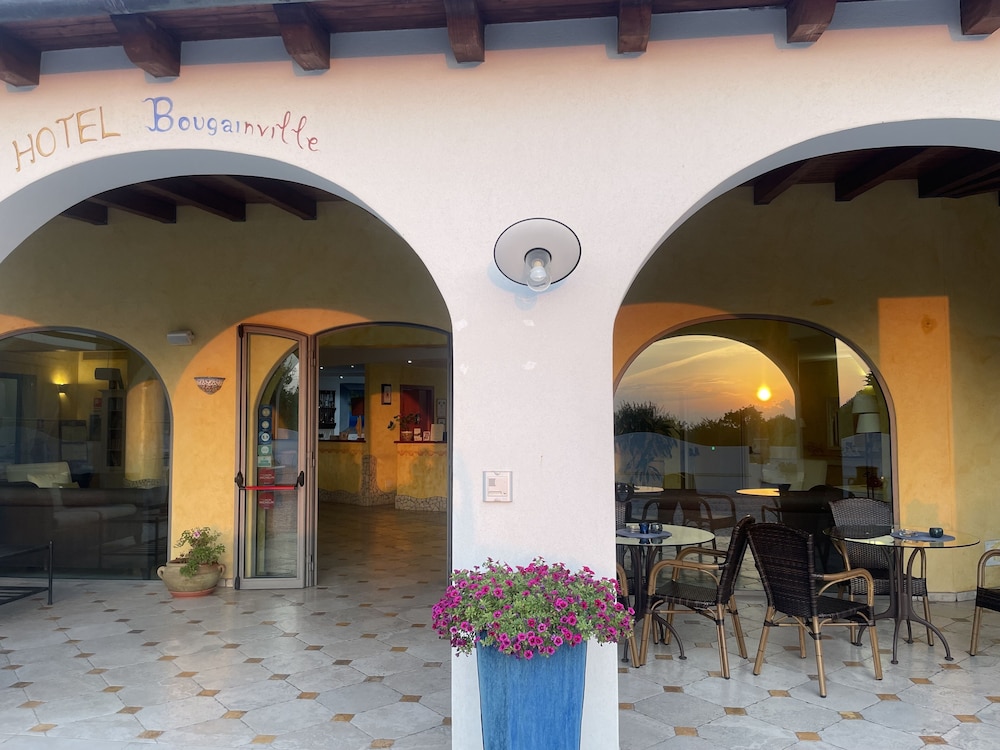 

Palermo - Isole Eolie, Sicilia - Hotel Bougainville